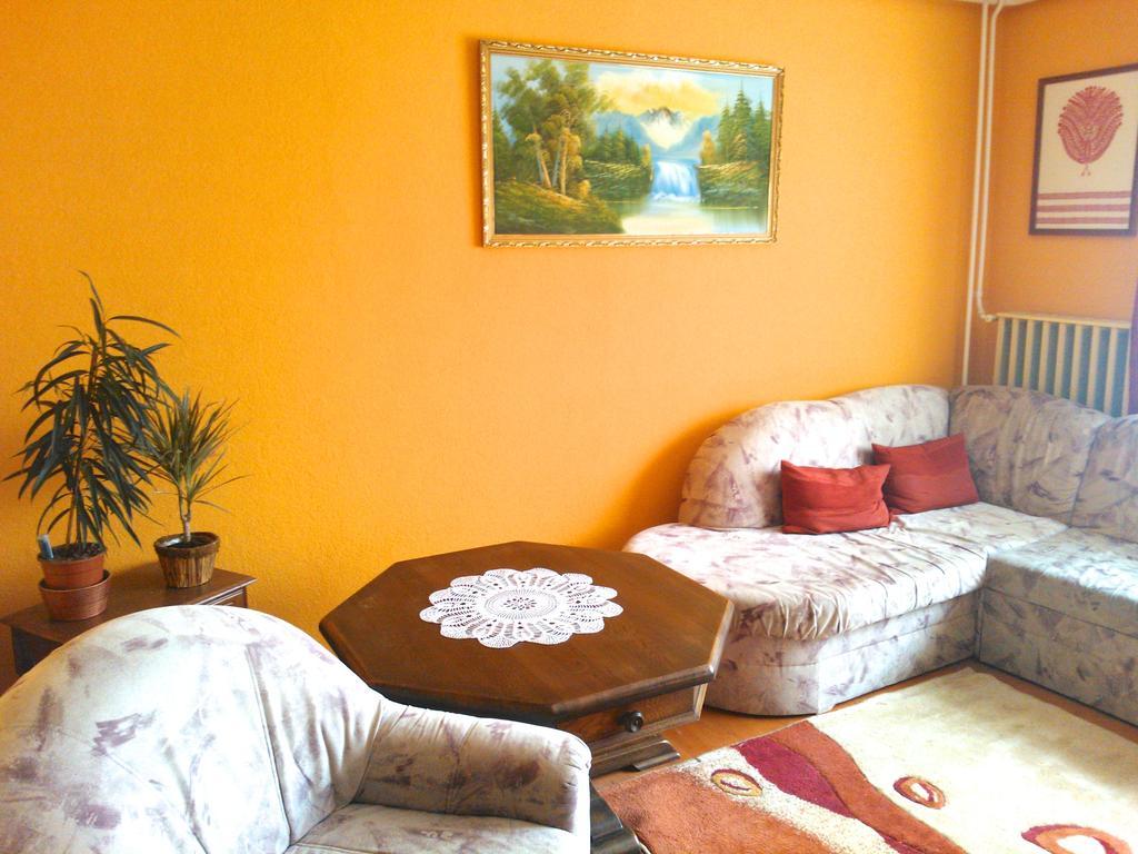 Valentin Vendeghaz Hotel Balatonlelle Bilik gambar
