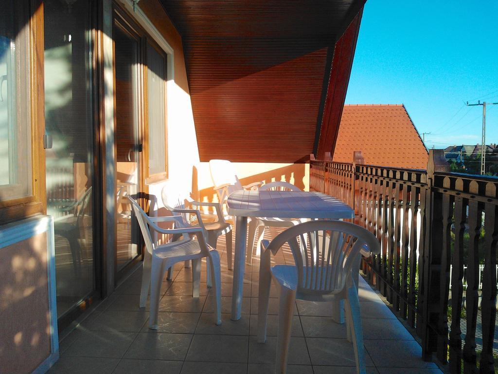 Valentin Vendeghaz Hotel Balatonlelle Bilik gambar