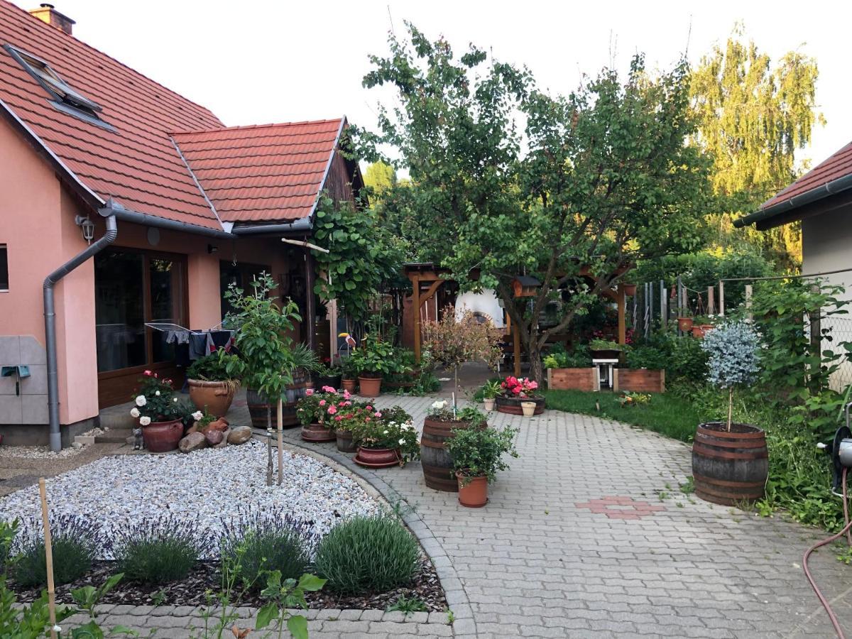 Valentin Vendeghaz Hotel Balatonlelle Luaran gambar