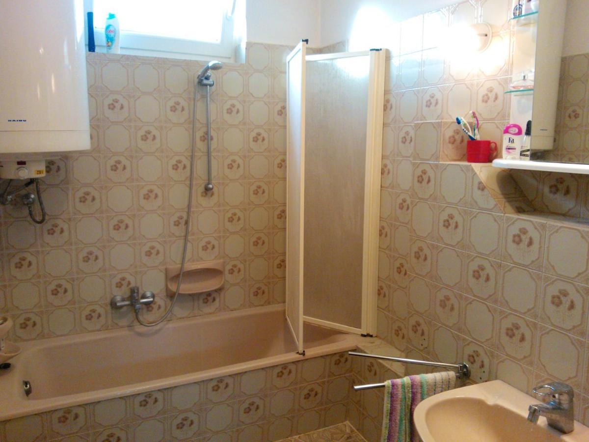 Valentin Vendeghaz Hotel Balatonlelle Bilik gambar