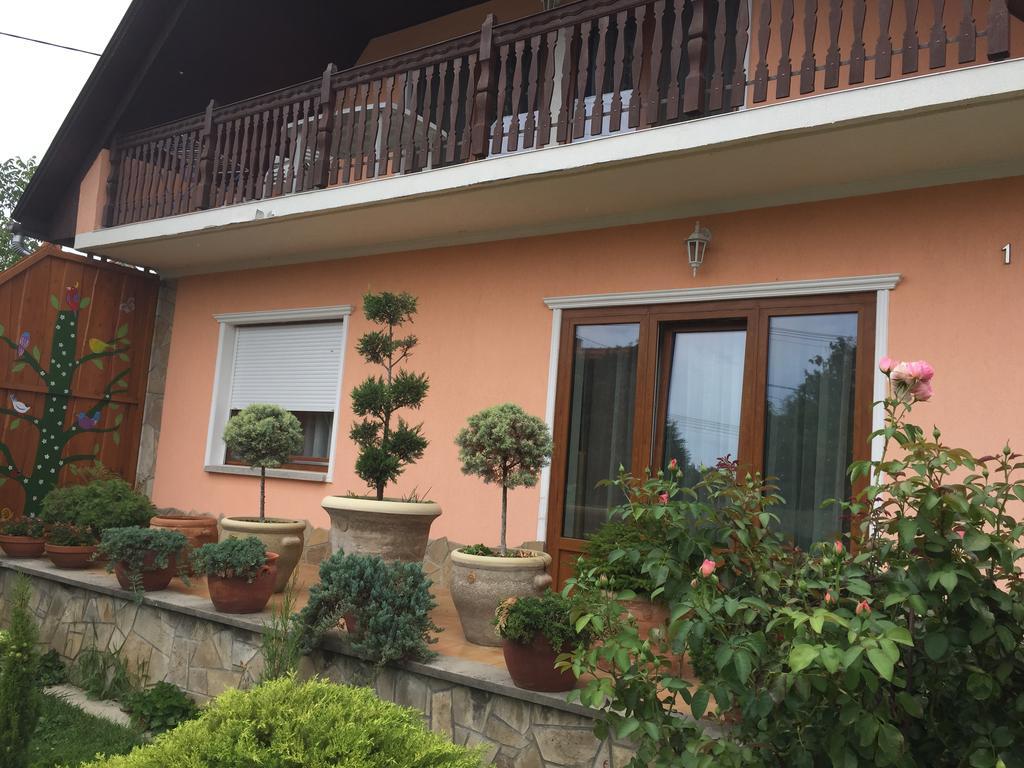 Valentin Vendeghaz Hotel Balatonlelle Luaran gambar